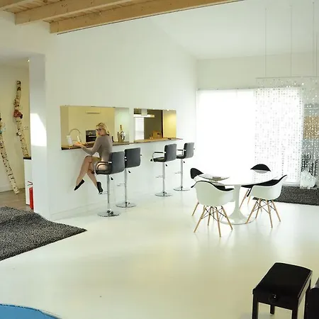 Gallery Loft Apartment *
