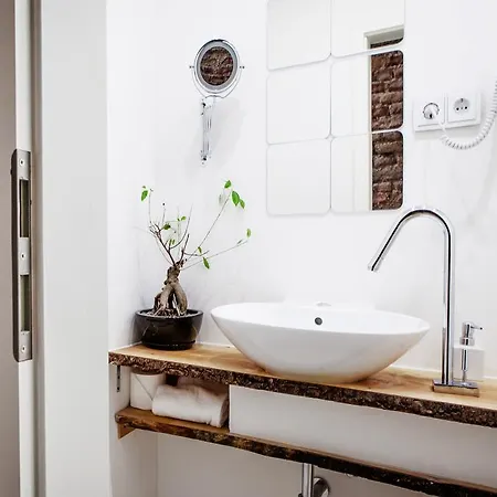 Gallery Loft Apartment *
