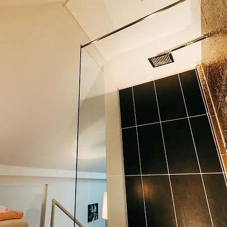 Gallery Loft Apartment *