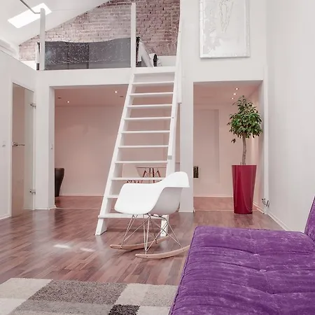 Gallery Loft Apartment *