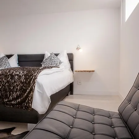 Gallery Loft Apartment *
